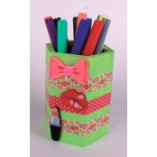 Pot à crayons en bois hexagonal diam. 7,5 cm haut. 10 cm