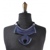 Collier ethnique en textile bleu marine