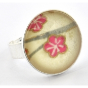 Bague cabochon Fleur Fond beige