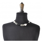 Collier noir, gris et blanc