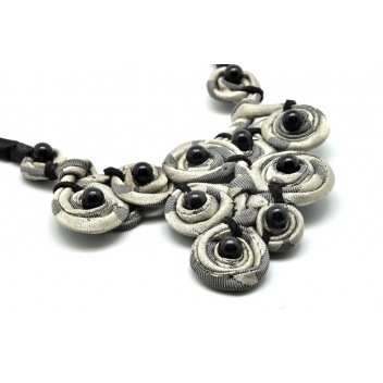 26410 - 3700982207158 - Fanny Fouks - Collier textile gris et noir