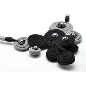 26414 - 3700982207165 - Fanny Fouks - Collier textile gris hématite et noir