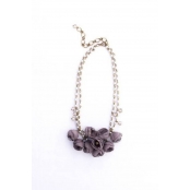 Anastasia : Collier de fleurs Gris