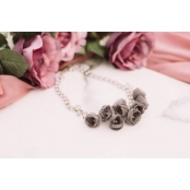 Anastasia : Collier de fleurs Gris