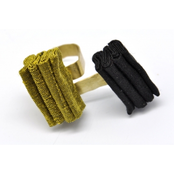 Anelli9-M14-M19 - 3700982210042 - Tegumenti - Bague décalée Soie noir et vert - 3