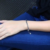 Amy : Petit bracelet perlé
